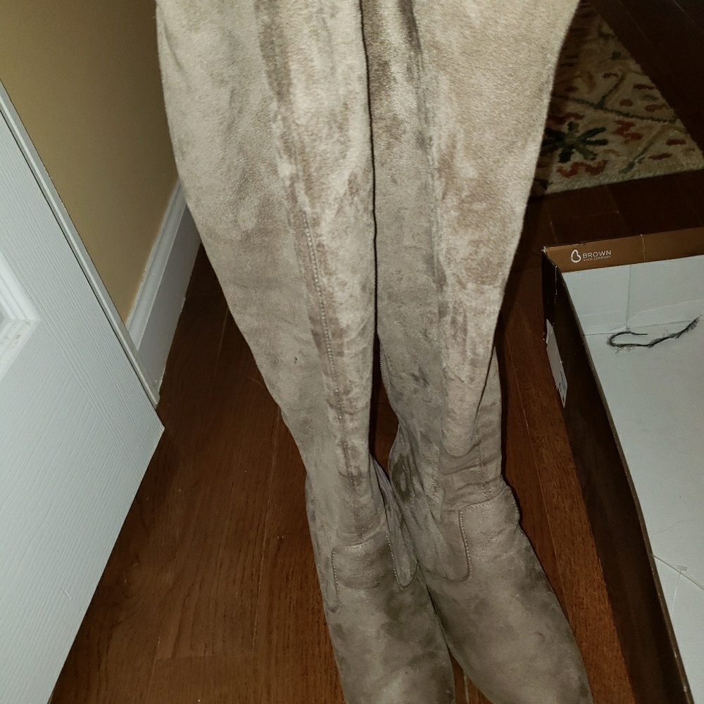Boots - Picture 2 of 3